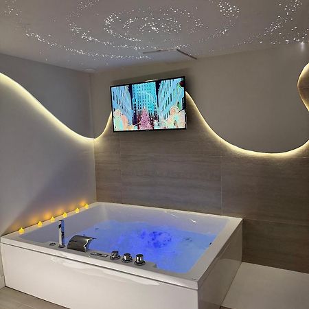 Spa Privatif - Love Room Luxe - Proche Disney Marles-en-Brie Dış mekan fotoğraf